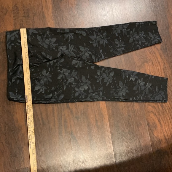 SOFT SURROUNDINGS BLACK JACQUARD LEGGINGS - Picture 5 of 8